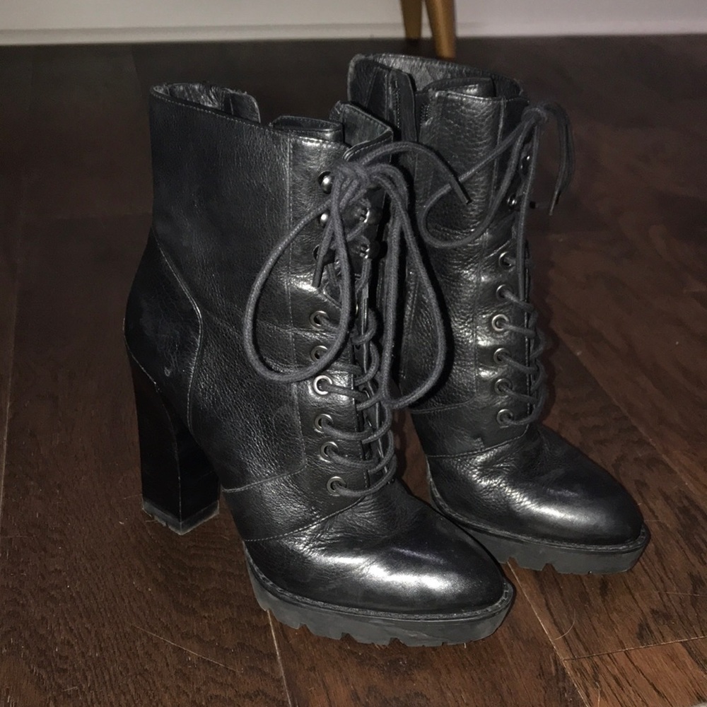 Kenneth Cole NY Lace up Ankle boots